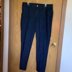 EUC nwot Chicos fabulously slimming jeans 2.5